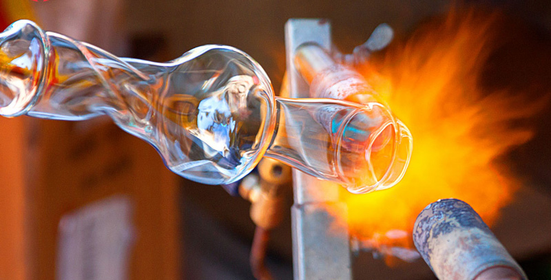 Thủy Tinh Là Gì? Khám phá vật liệu kính đa năng và Ứng dụng trong cuộc sống